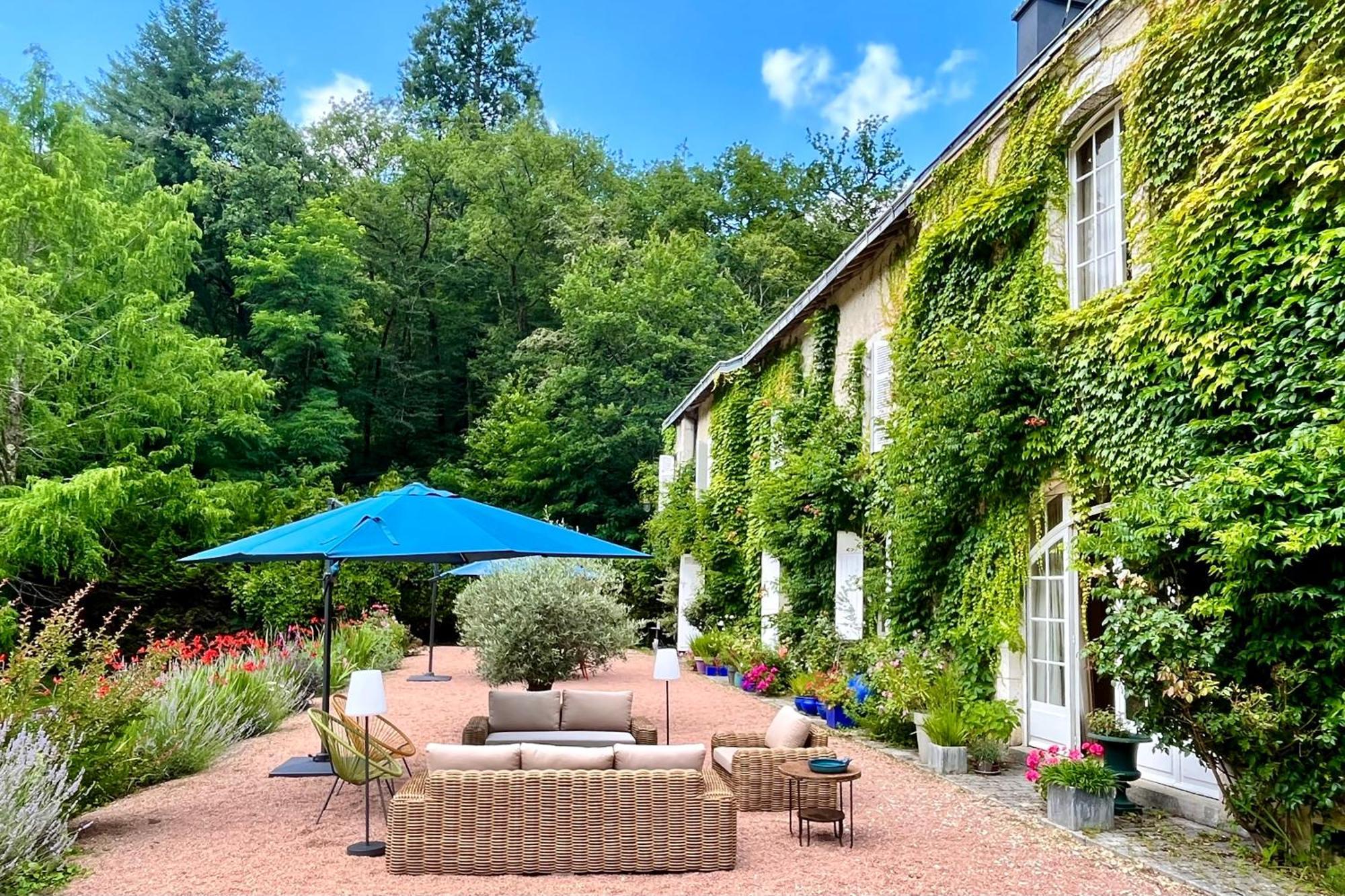 Domaine De La Brugere Bed & Breakfast Nantheuil Exterior photo