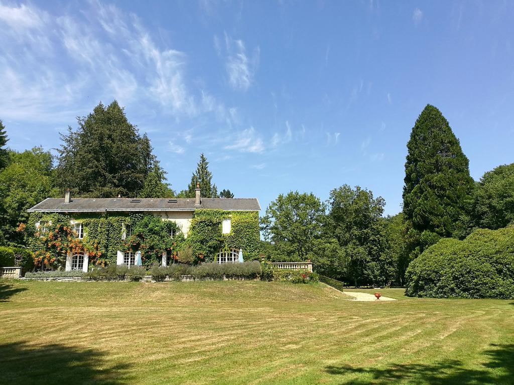 Domaine De La Brugere Bed & Breakfast Nantheuil Exterior photo