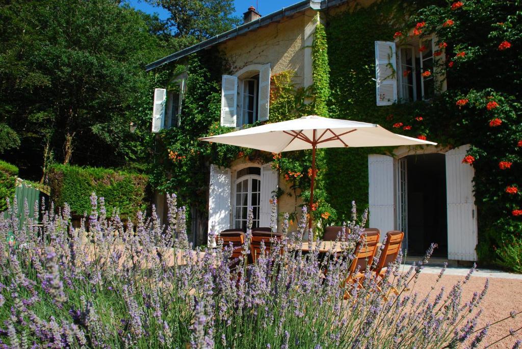 Domaine De La Brugere Bed & Breakfast Nantheuil Exterior photo