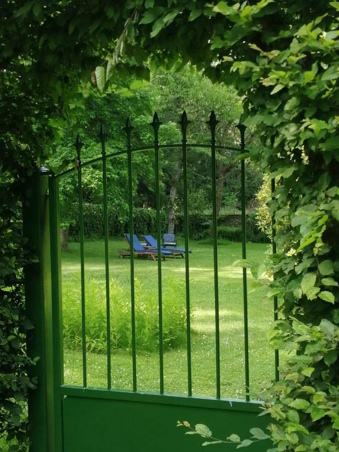 Domaine De La Brugere Bed & Breakfast Nantheuil Exterior photo