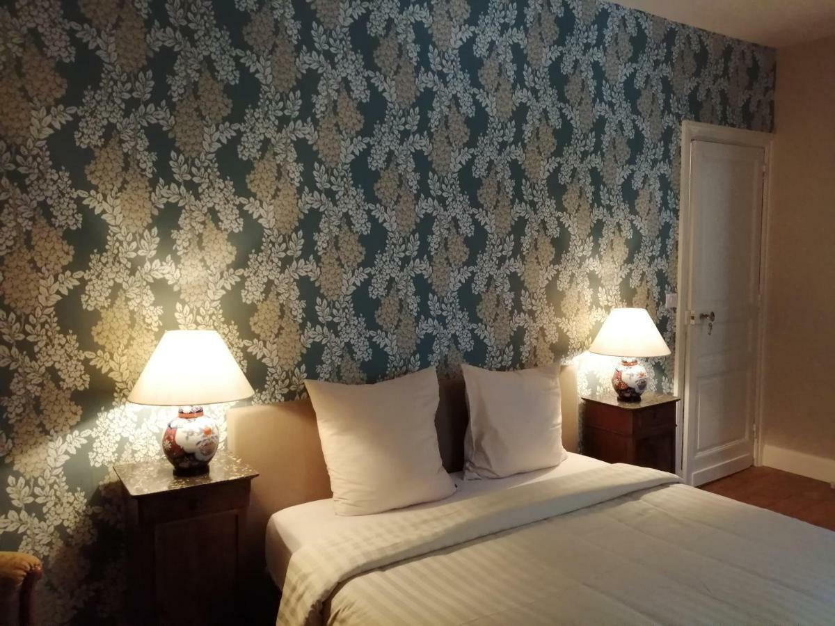 Domaine De La Brugere Bed & Breakfast Nantheuil Exterior photo